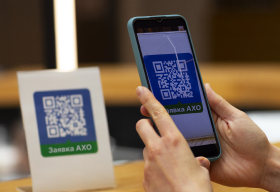 QR в помещении офиса